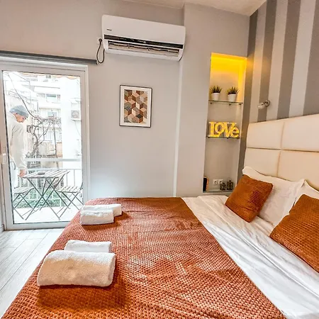 Walk To Markets From A Cozy By Cielo Homes Apartment *