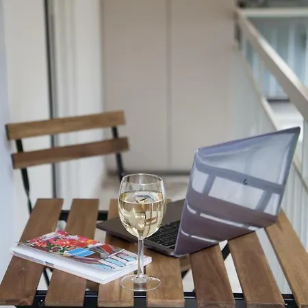 Walk To Markets From A Cozy By Cielo Homes Apartment Athens